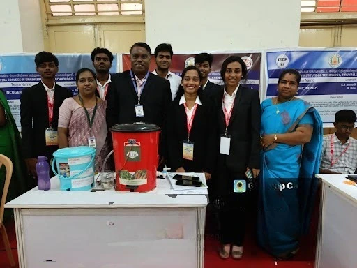 Engineering students in technical lab at MSEC